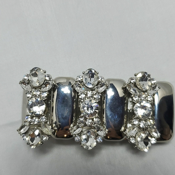 Bijou Drive  silver stretch bracelet with rhinestones - Picture 3 of 3